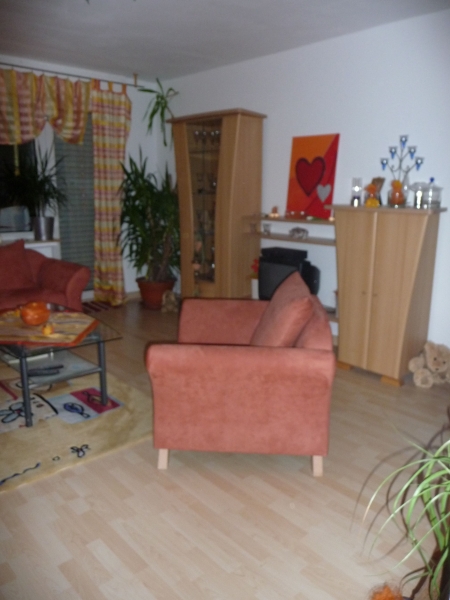 14. Wohnzimmer mit Balkontr (verdeckt durcH Gradine9