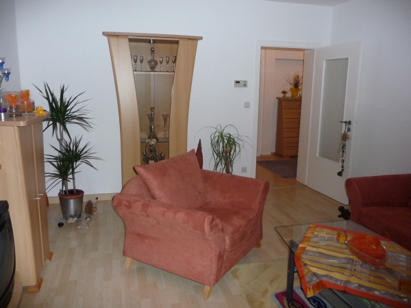 15. Wohnzimmer mit Flurtr