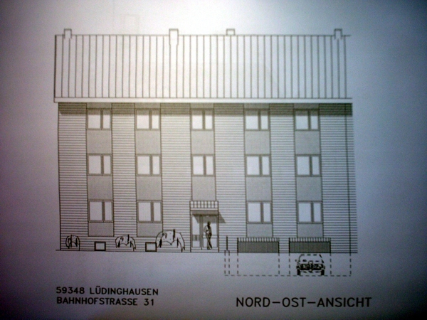 32. Nord-Ost-Ansicht mit Tiefgarage links