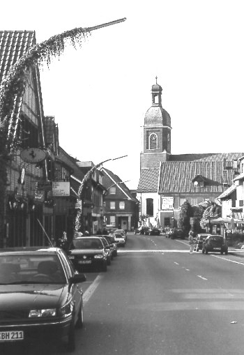 Schlossstraße mit St. Mauritius